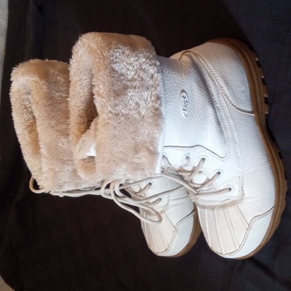 Lugz Women's White and Tan Winter Boots 9 - Picture 1 of 8